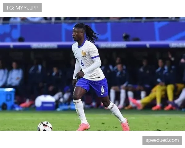 卡马文加改踢边后卫是否削弱了其中场全能价值